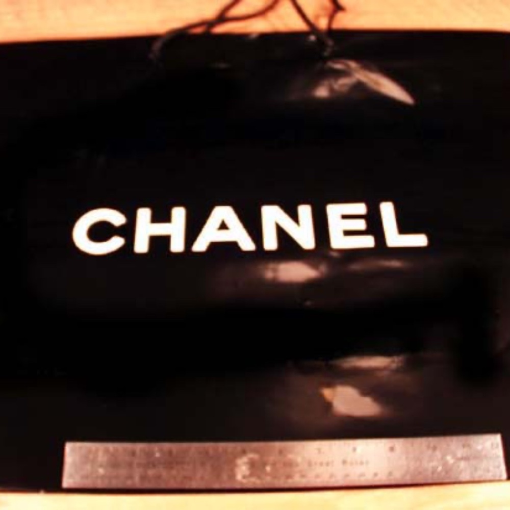 CHANEL PAPER SHOPPING BAG, 6x5, GENUINE NEVER USED, WHITE HORIZONTAL WITH CHANEL